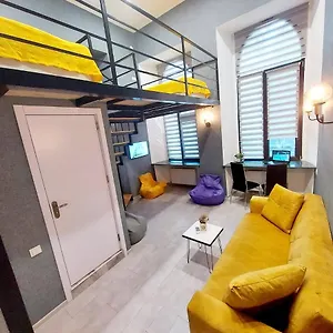 https://the-passenger-rooms.alltbilisihotels.com
